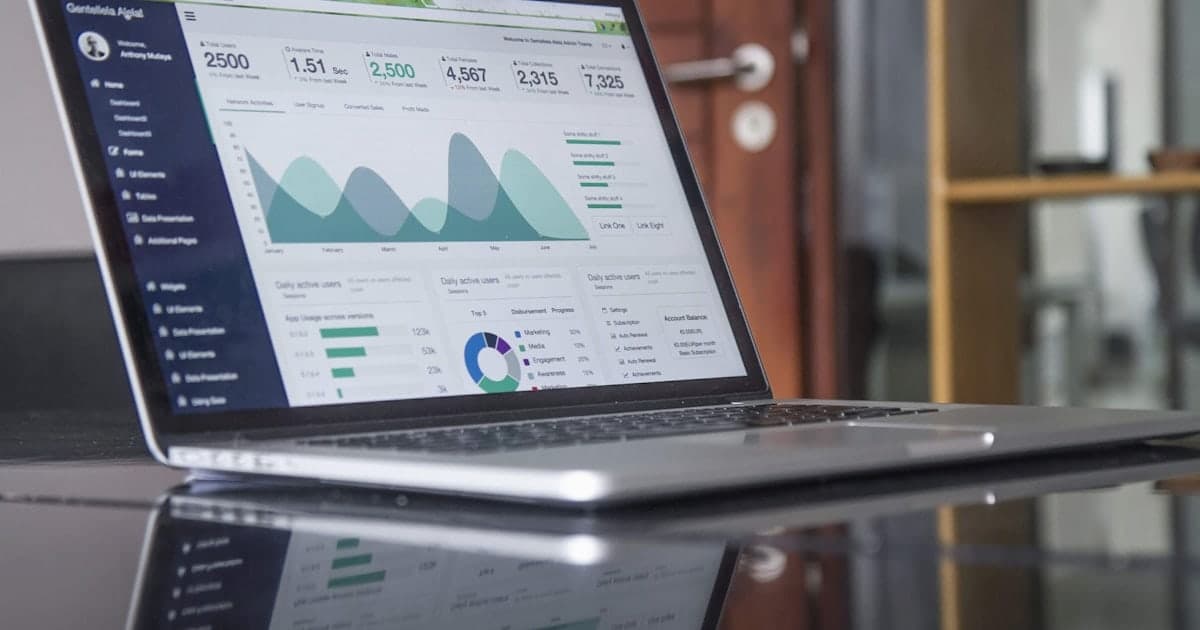 Blog topic clusters that compound search visibility