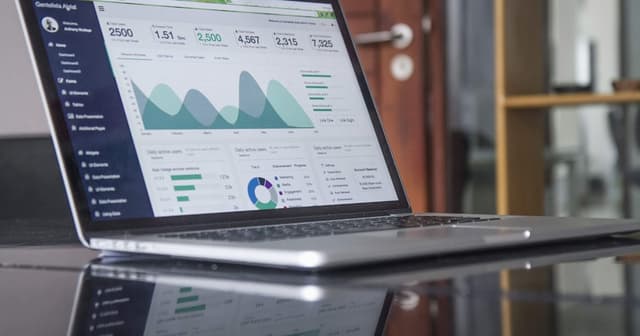 Blog topic clusters that compound search visibility